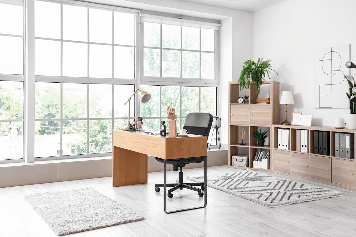 تعرف على انواع المكاتب الخشبية وكيفية اختيارها